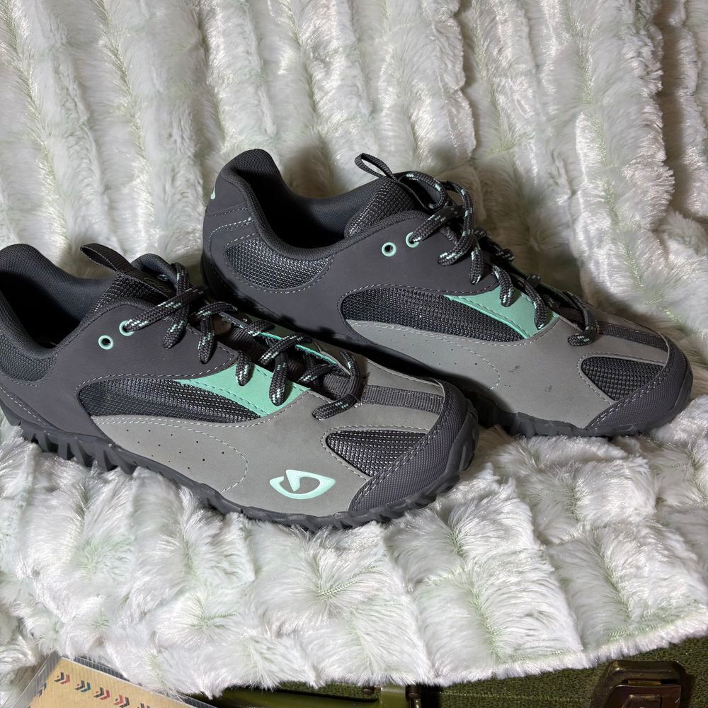 VIbram Giro Petra VIbram Women's Cycling Shoes Gray Light‎ Blue NWOB